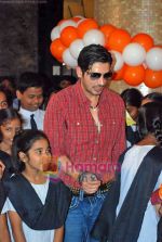Zayed Khan at the launch of Light of Light NGO in Phoenix Mall on 10th Oct 2009 (18).JPG